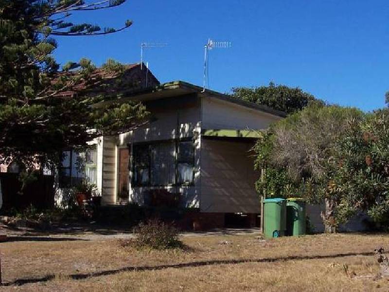 Lawson Street, Norah Head NSW 2263