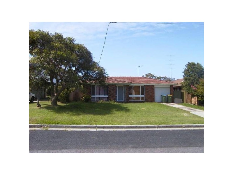 Merrendale Avenue, Gorokan NSW 2263