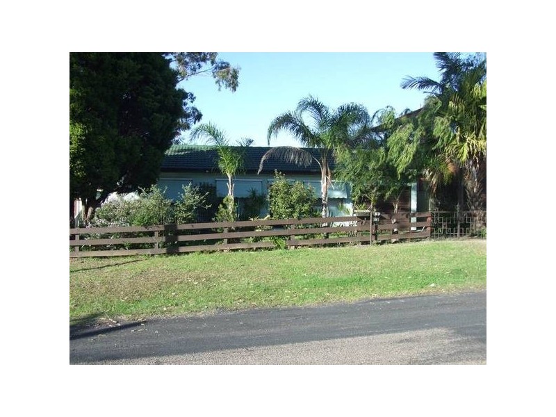 12 Sylvia Avenue, Gorokan NSW 2263