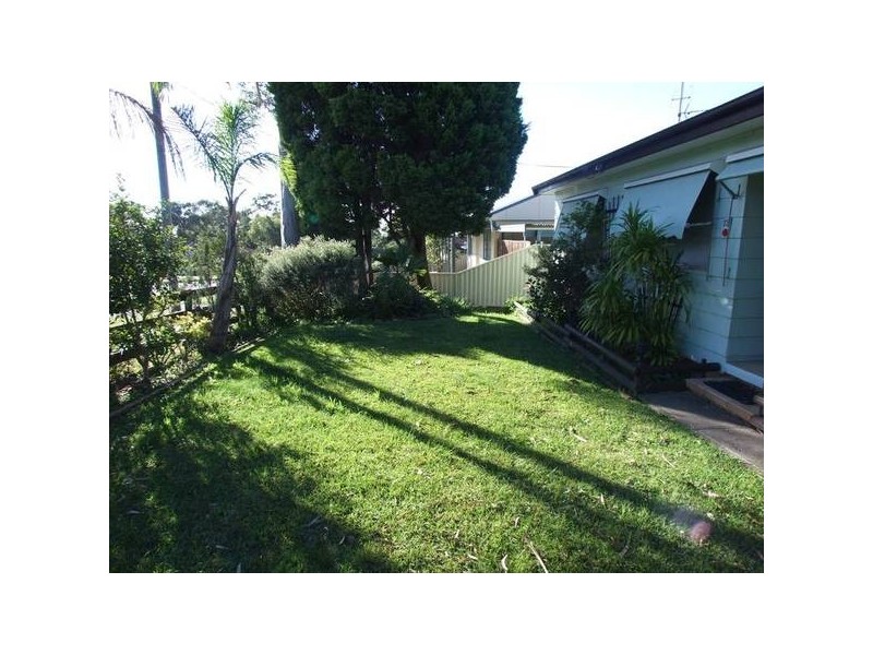 12 Sylvia Avenue, Gorokan NSW 2263