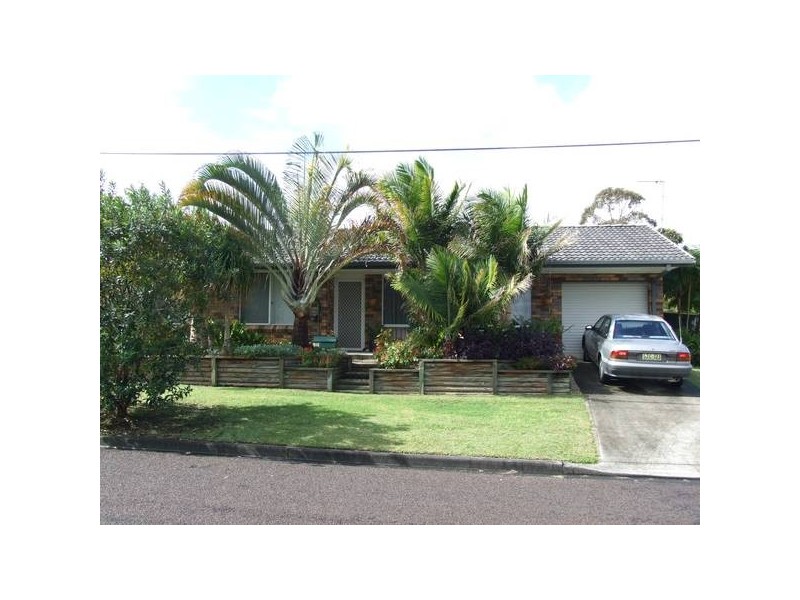 11 Whiteswan Avenue, Blue Haven NSW 2262
