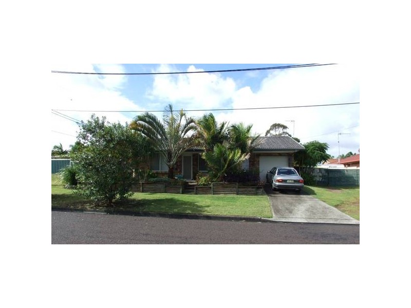 11 Whiteswan Avenue, Blue Haven NSW 2262