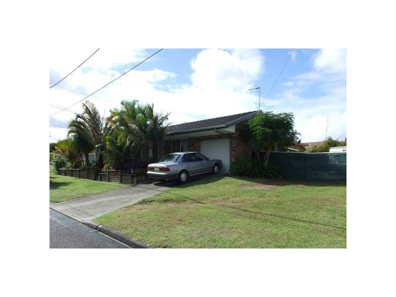 11 Whiteswan Avenue, Blue Haven NSW 2262