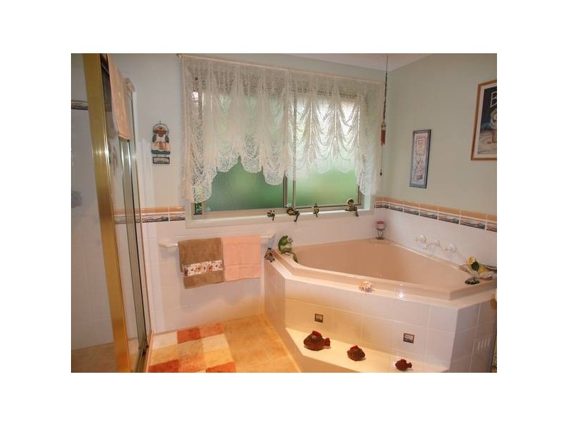 31 Tradewinds Avenue, Summerland Point NSW 2259