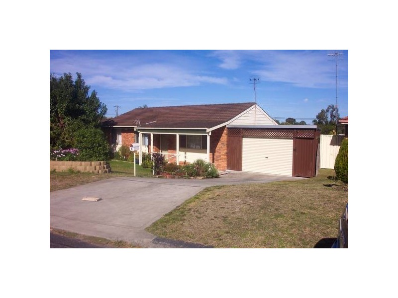 4 Helmar Close, Blue Haven NSW 2262