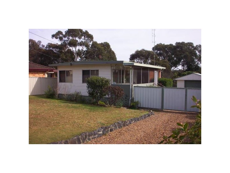 68 Campbell Parade, Mannering Park NSW 2259