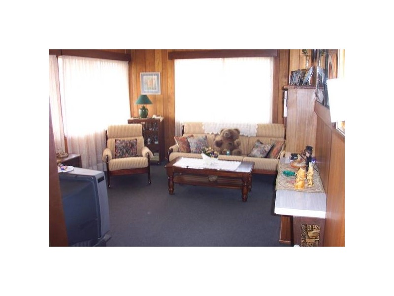 68 Campbell Parade, Mannering Park NSW 2259
