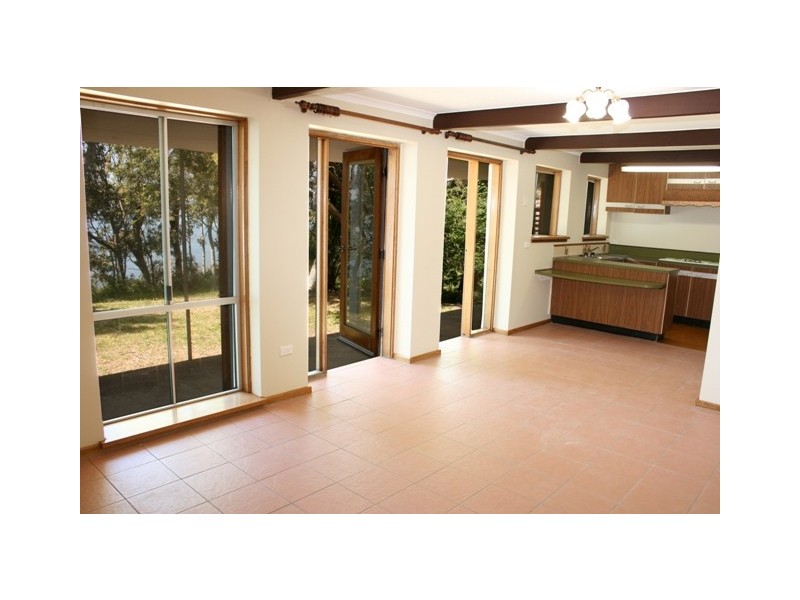32 Tuggerawong Road, Wyongah NSW 2259