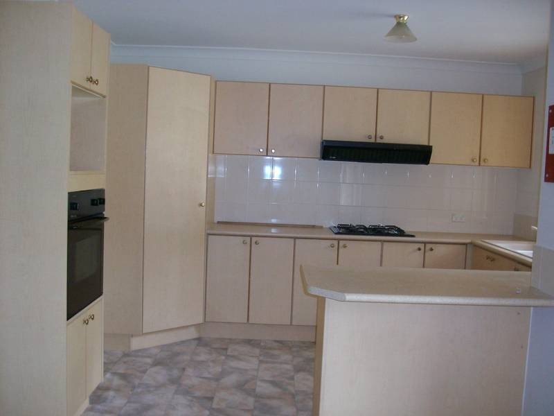 31 St Lawrence Ave, Blue Haven NSW 2262