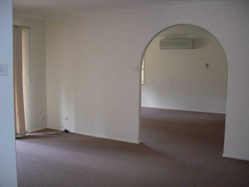 31 St Lawrence Ave, Blue Haven NSW 2262