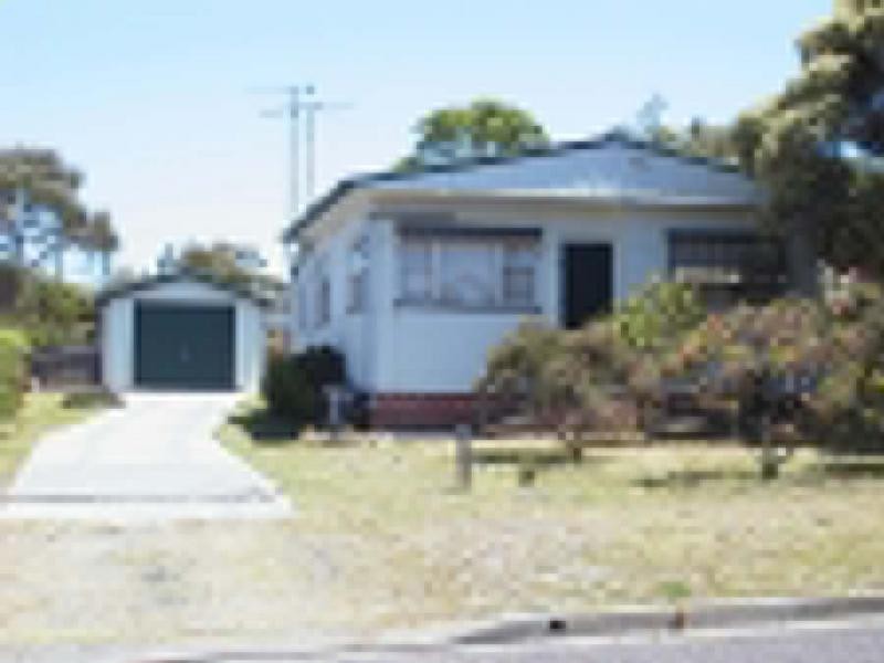 2 Vena Avenue, Gorokan NSW 2263