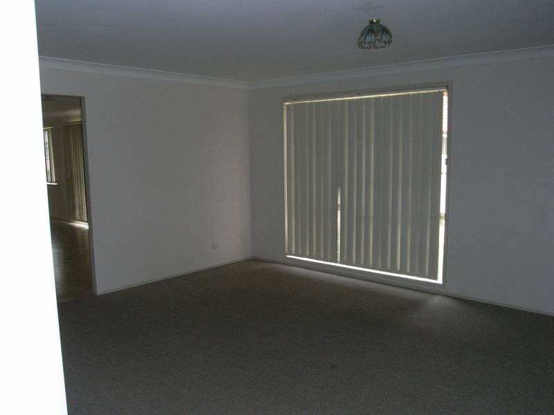 10 Mountain View Drive, Woongarrah NSW 2259