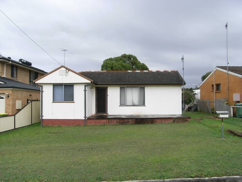 8 Athol Street, Toukley NSW 2263