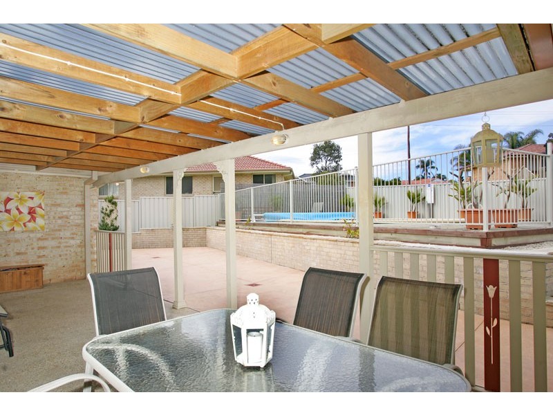 6 Coverdale Close, Lake Haven NSW 2263