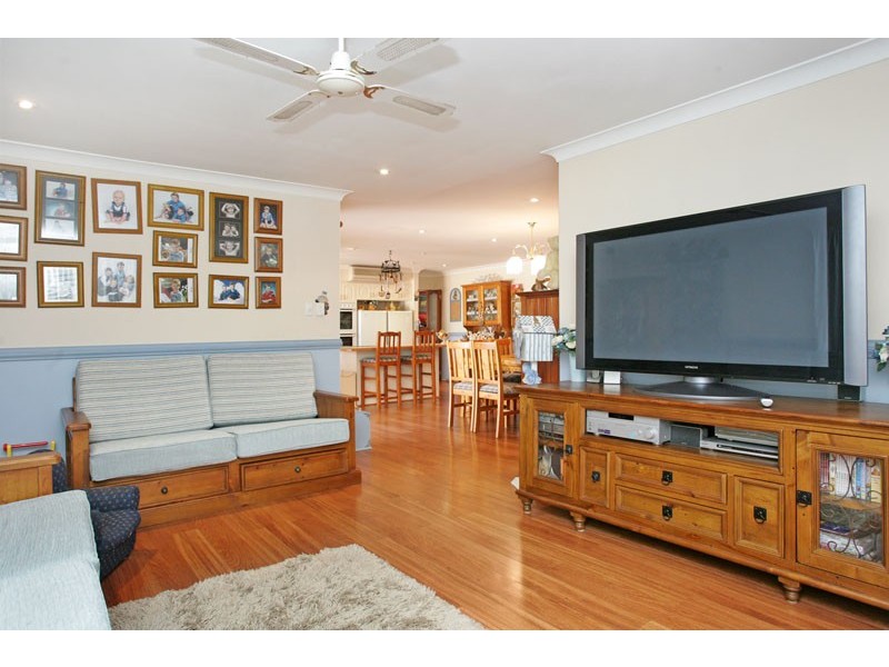 6 Coverdale Close, Lake Haven NSW 2263