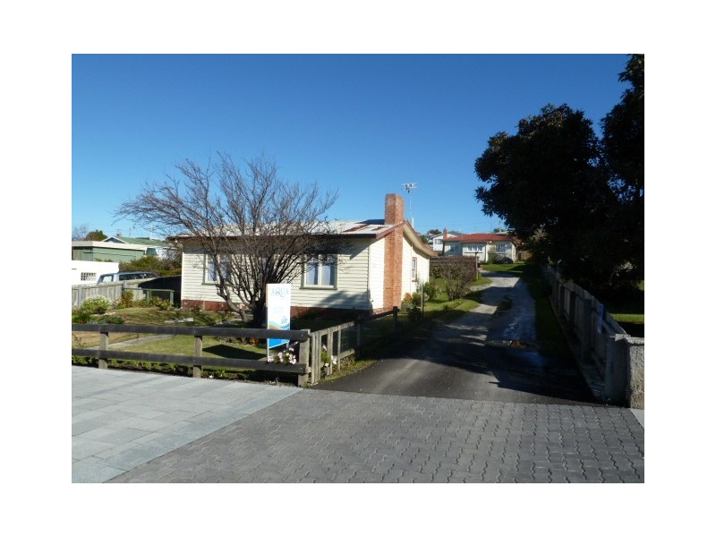 97 – 99 Main Street, Bridport TAS 7262
