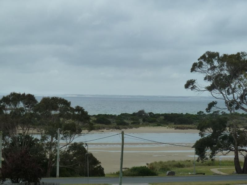 2/21 Emma Street, Bridport TAS 7262