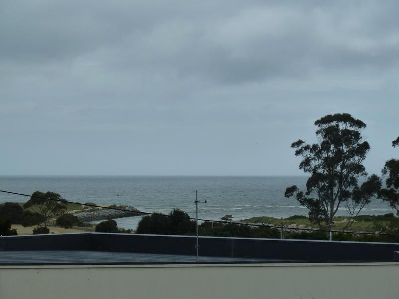 2/21 Emma Street, Bridport TAS 7262