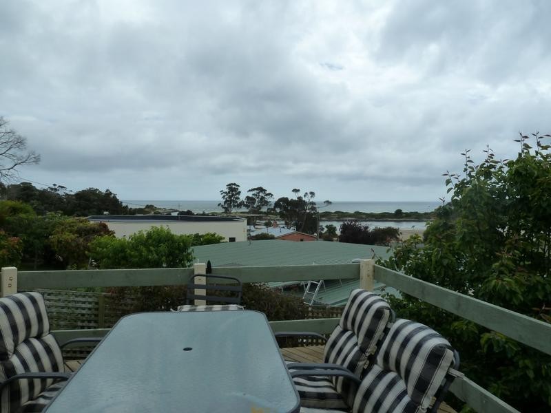 2/21 Emma Street, Bridport TAS 7262