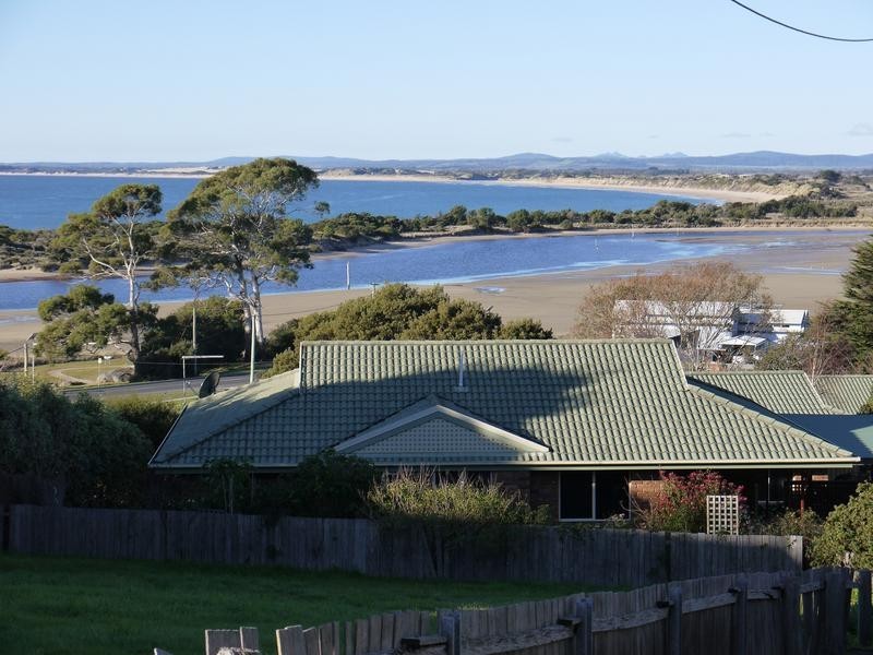 1/21 Emma Street, Bridport TAS 7262