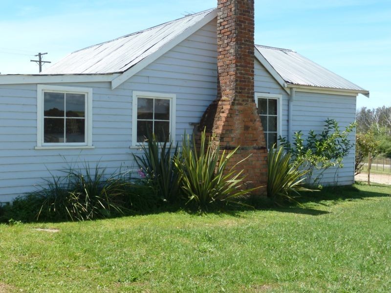 * Ferny Hill Road, Bridport TAS 7262