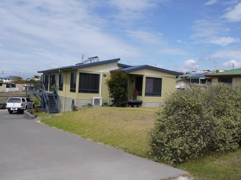 17 Barnett Crescent, Bridport TAS 7262