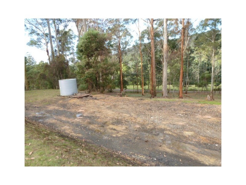 ** Burns Road, Wyena, Lilydale TAS 7268