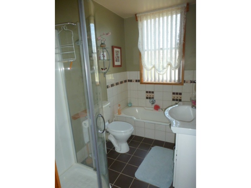 * Peddles Road, Legerwood TAS 7263