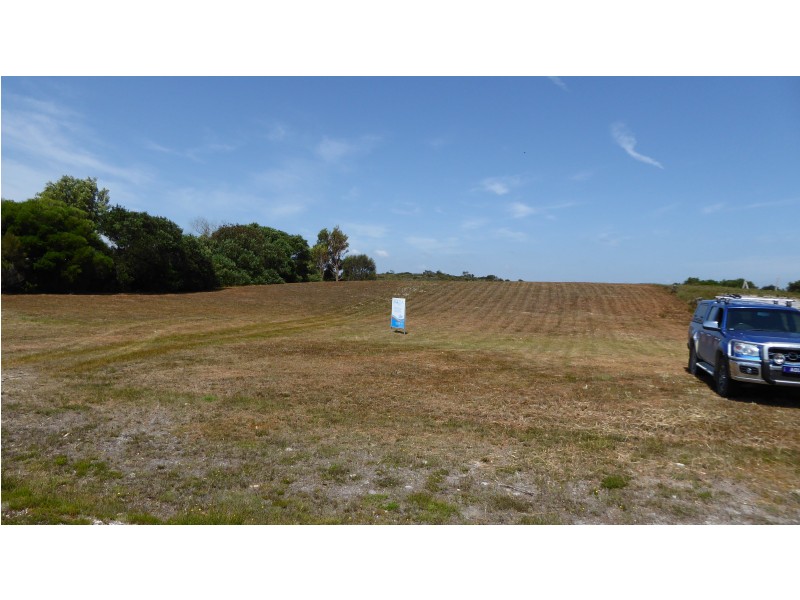 27 Carins Close, Tomahawk TAS 7262