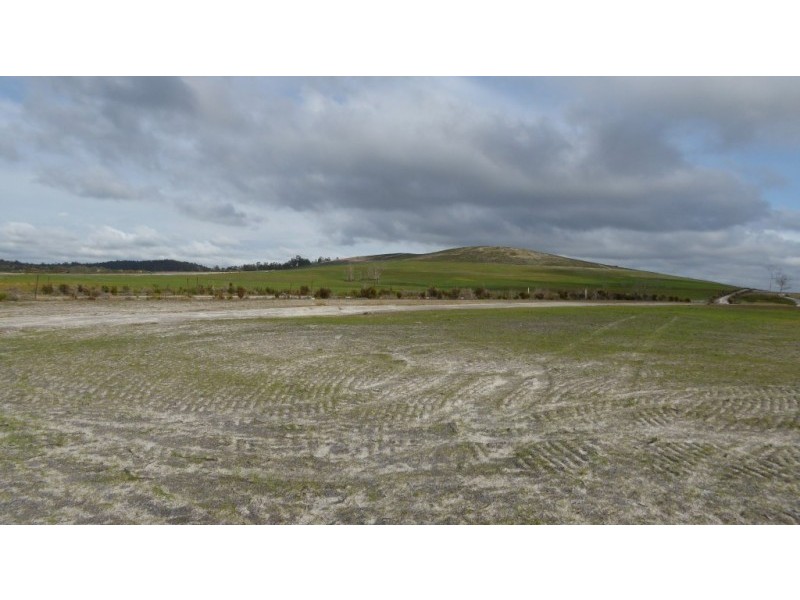 * Barnbougle Road, North Scottsdale TAS 7260