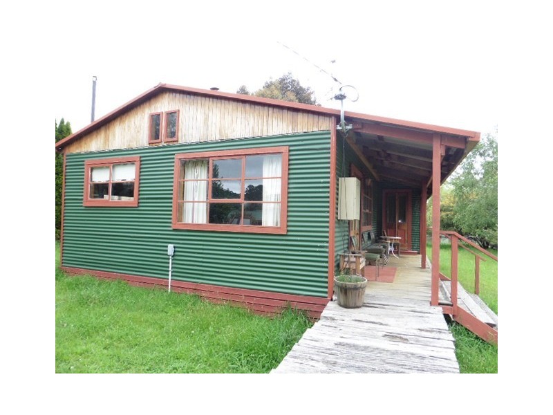 11 Stoke Street, Branxholm TAS 7261