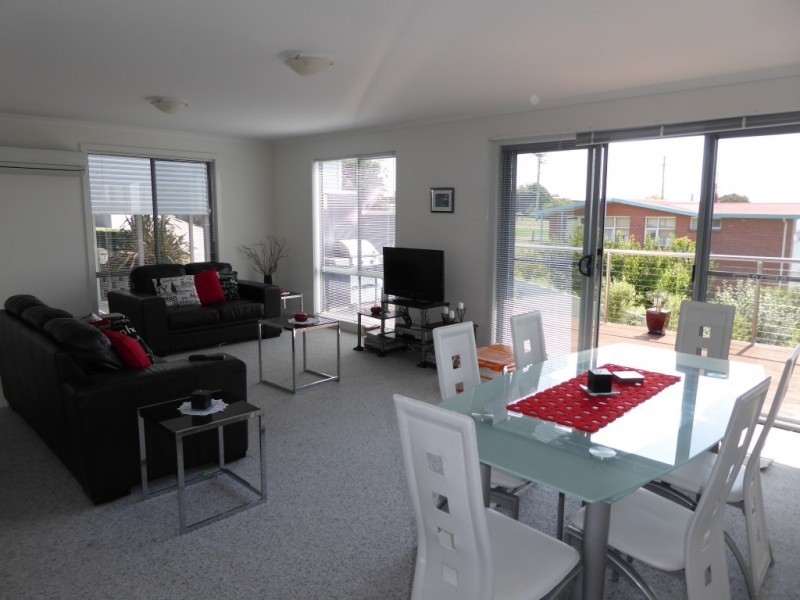 2/39 Henry Street, Bridport TAS 7262