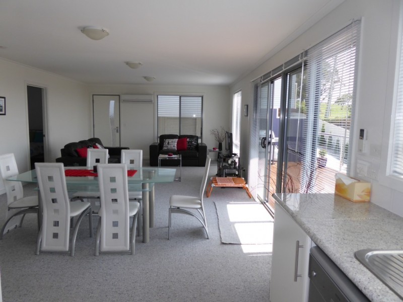 2/39 Henry Street, Bridport TAS 7262