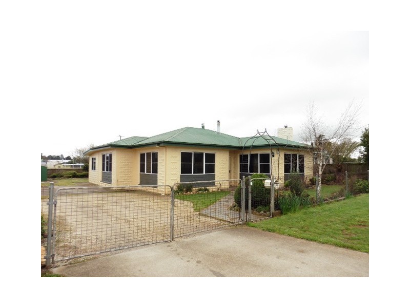 6 Christopher Street, Scottsdale TAS 7260