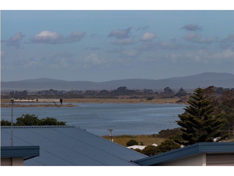 2/4 Bridview Place, Bridport TAS 7262