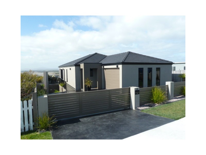 1/3 Flinders Lane, Bridport TAS 7262