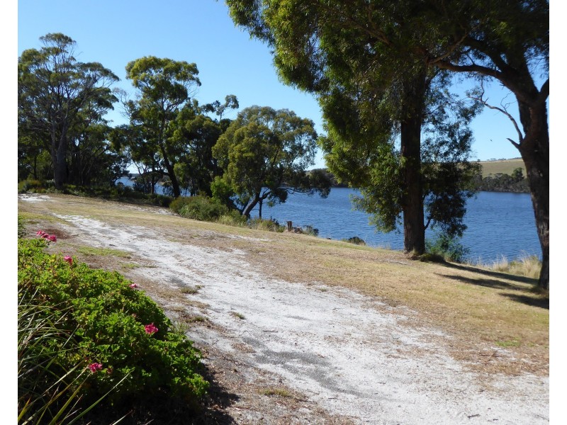 8 Blackwood Court, Ansons Bay TAS 7216