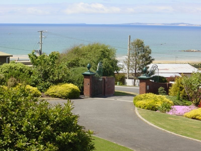 2 Flinders Lane, Bridport TAS 7262