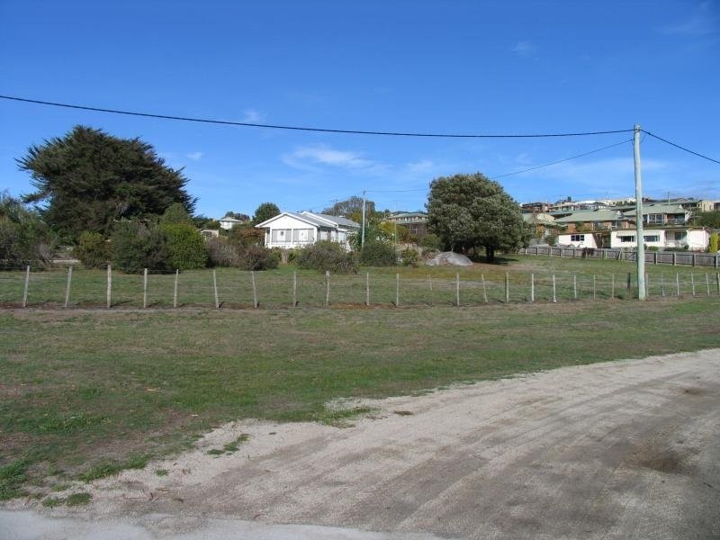 2 Elizabeth STREET, Bridport TAS 7262