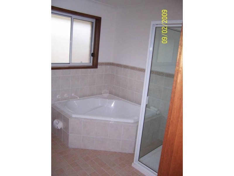 2/48 Sheraton Circuit, Bomaderry NSW 2541