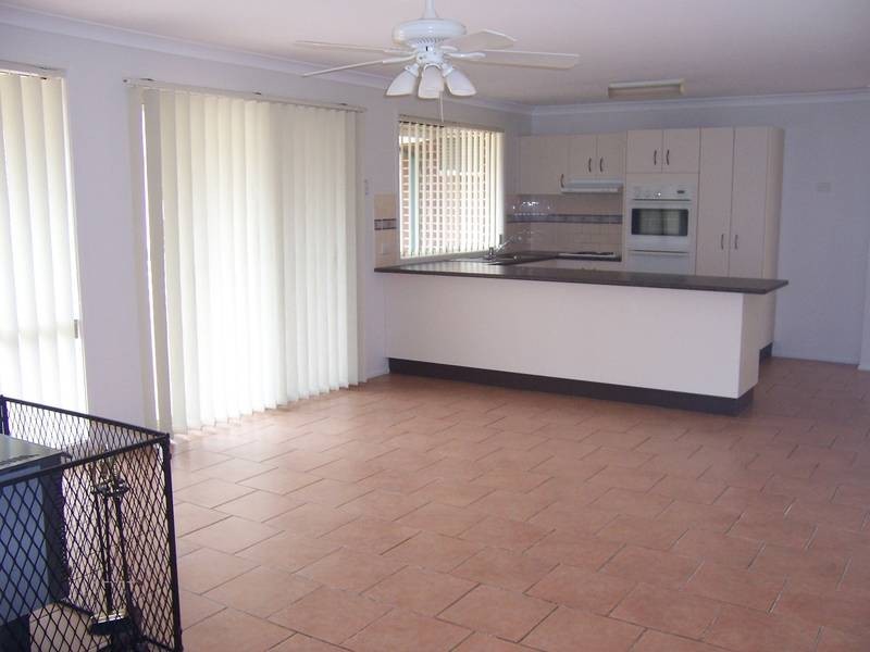 24 Illawarra Circuit, Worrigee NSW 2540