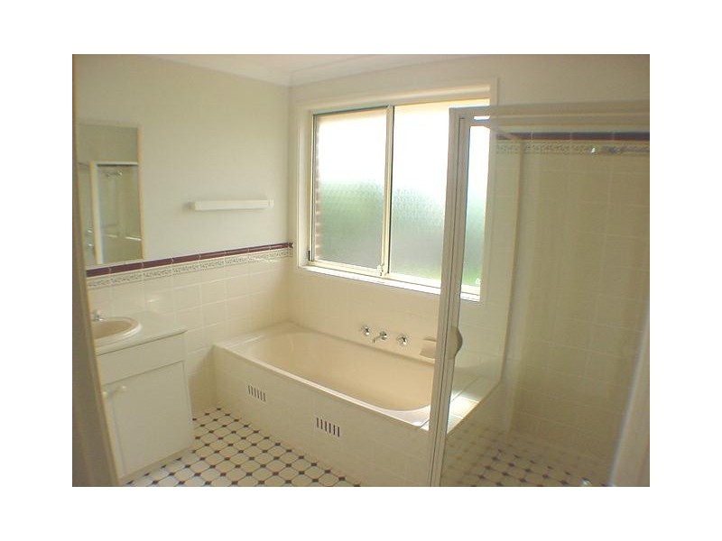 24 Illawarra Circuit, Worrigee NSW 2540