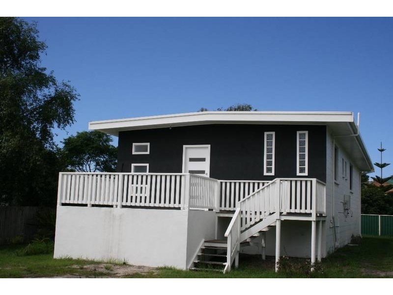 10 West Street, Greenwell Point NSW 2540