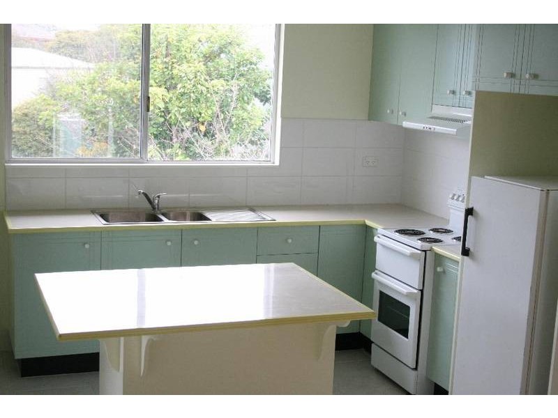 10 West Street, Greenwell Point NSW 2540