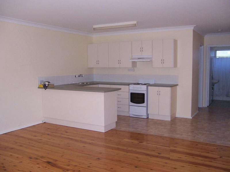 2/9 McGrath Avenue, Nowra NSW 2541