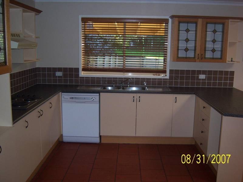 2 Binks Place, Cambewarra NSW 2540