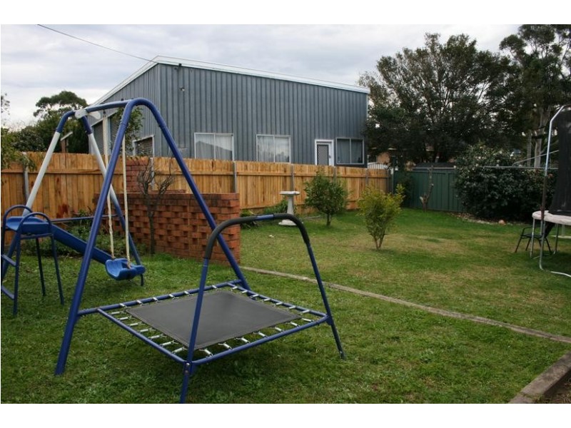 1 Jasmine Drive, Bomaderry NSW 2541