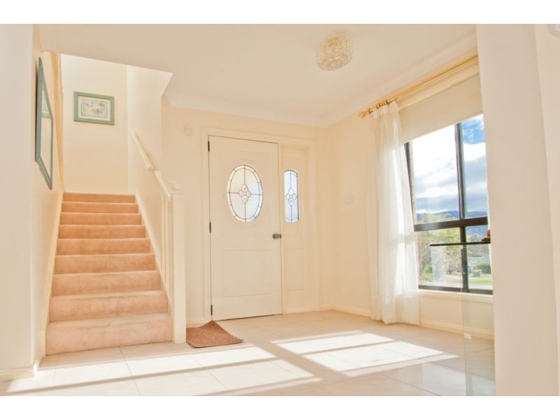 2 Hibiscus Place, Bomaderry NSW 2541