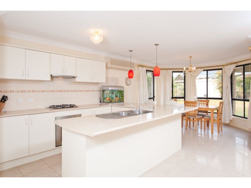 2 Hibiscus Place, Bomaderry NSW 2541