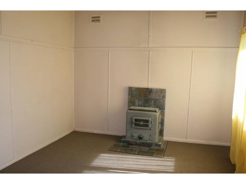 42 Cambewarra Road, Bomaderry NSW 2541